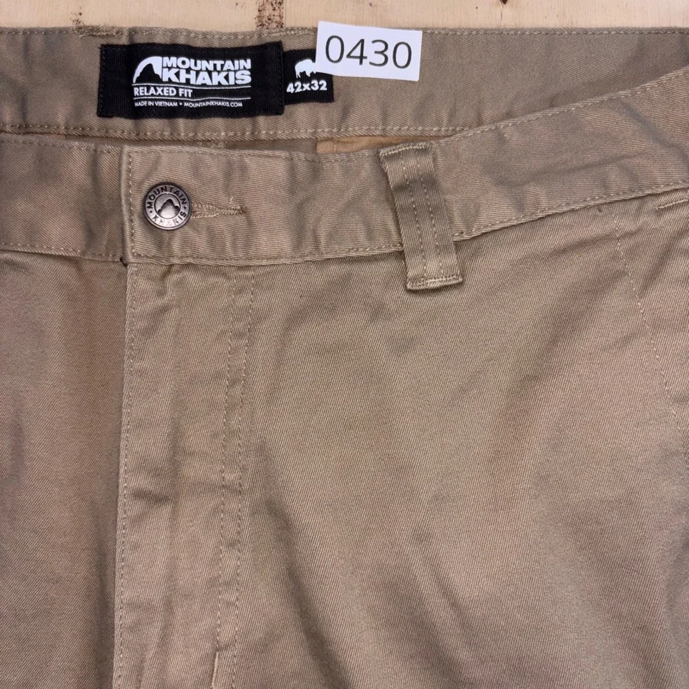 Mountain Khakis Relaxed Fit Tan Chino Pants Mens 42x32 Cotton Blend Outdoor